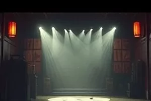 《红色摩天轮》剧照，黄昏里转动的摩天轮